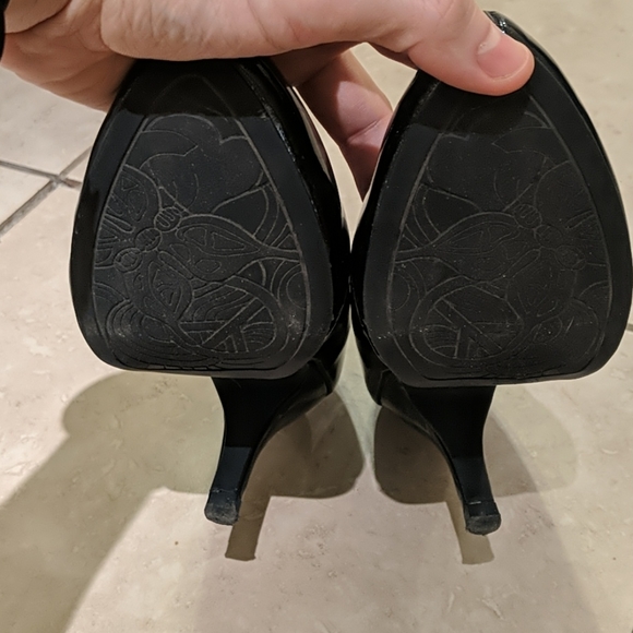 Unlisted/Kenneth Cole Black High Heels - Picture 2 of 4